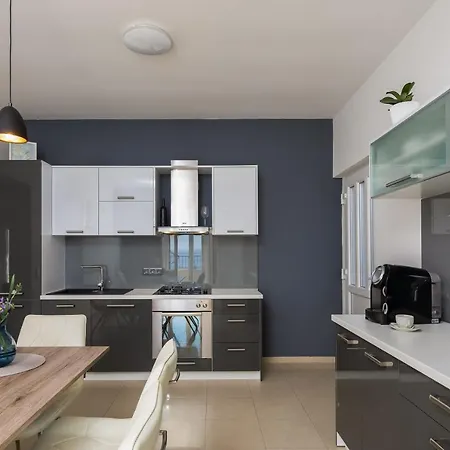 Apartment Mba Modern